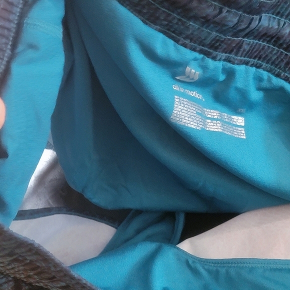 All in Motion Mid rise Run shorts 3" Teal Damask Size XXL - Picture 9 of 15